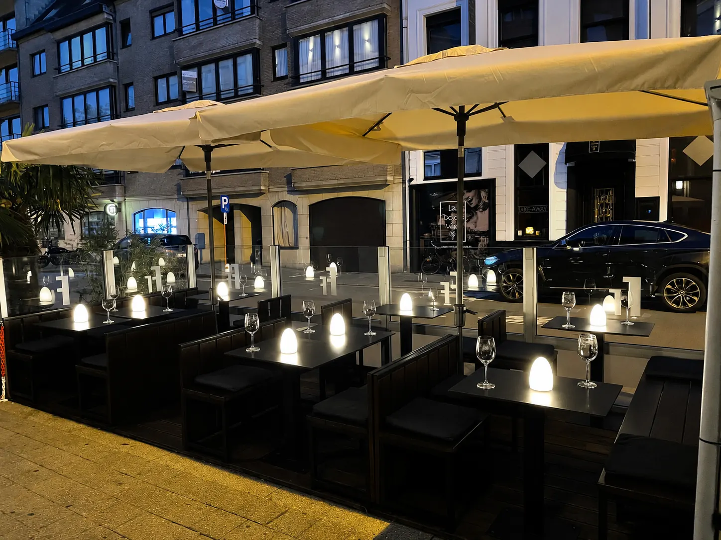 Spiegeltafels in Floyd Tapasbar